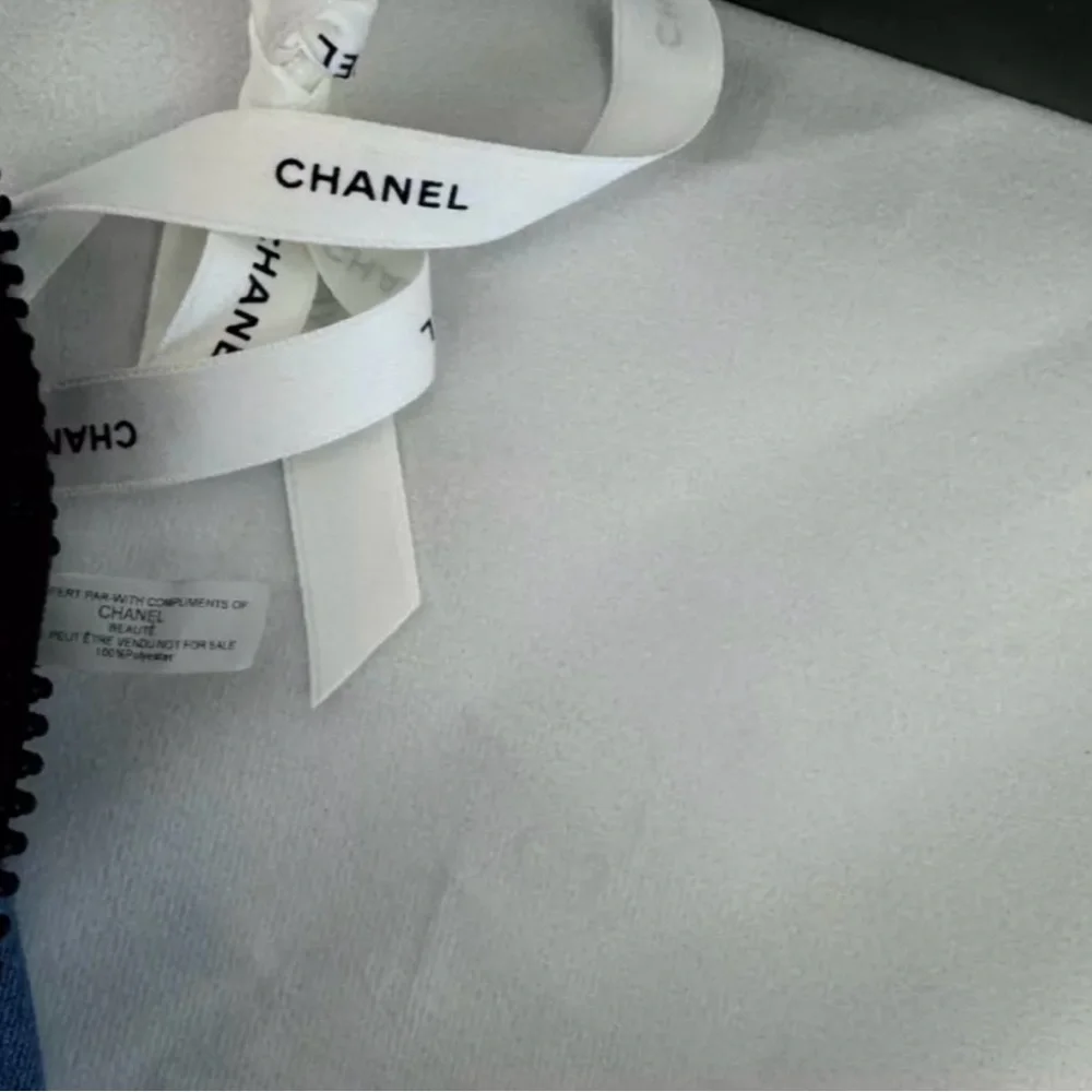 CHANEL Denim Beauty Line Blue Cosmetics Bag - Picture 5 of 5